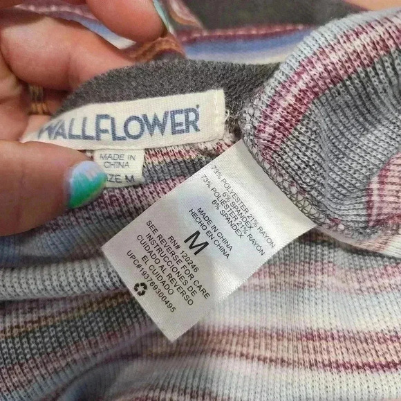 Wallflower Gray Stripped Open Cardigan Medium Long Sleeve Lightweight Sweater - Picture 3 of 5